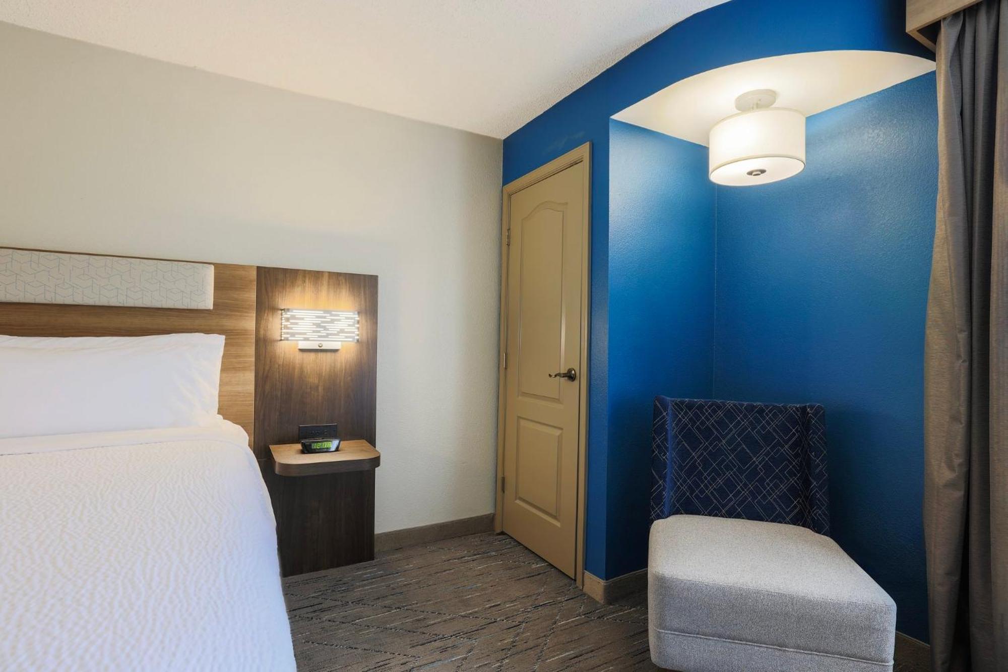 Holiday Inn Express Burlington By Ihg Zewnętrze zdjęcie