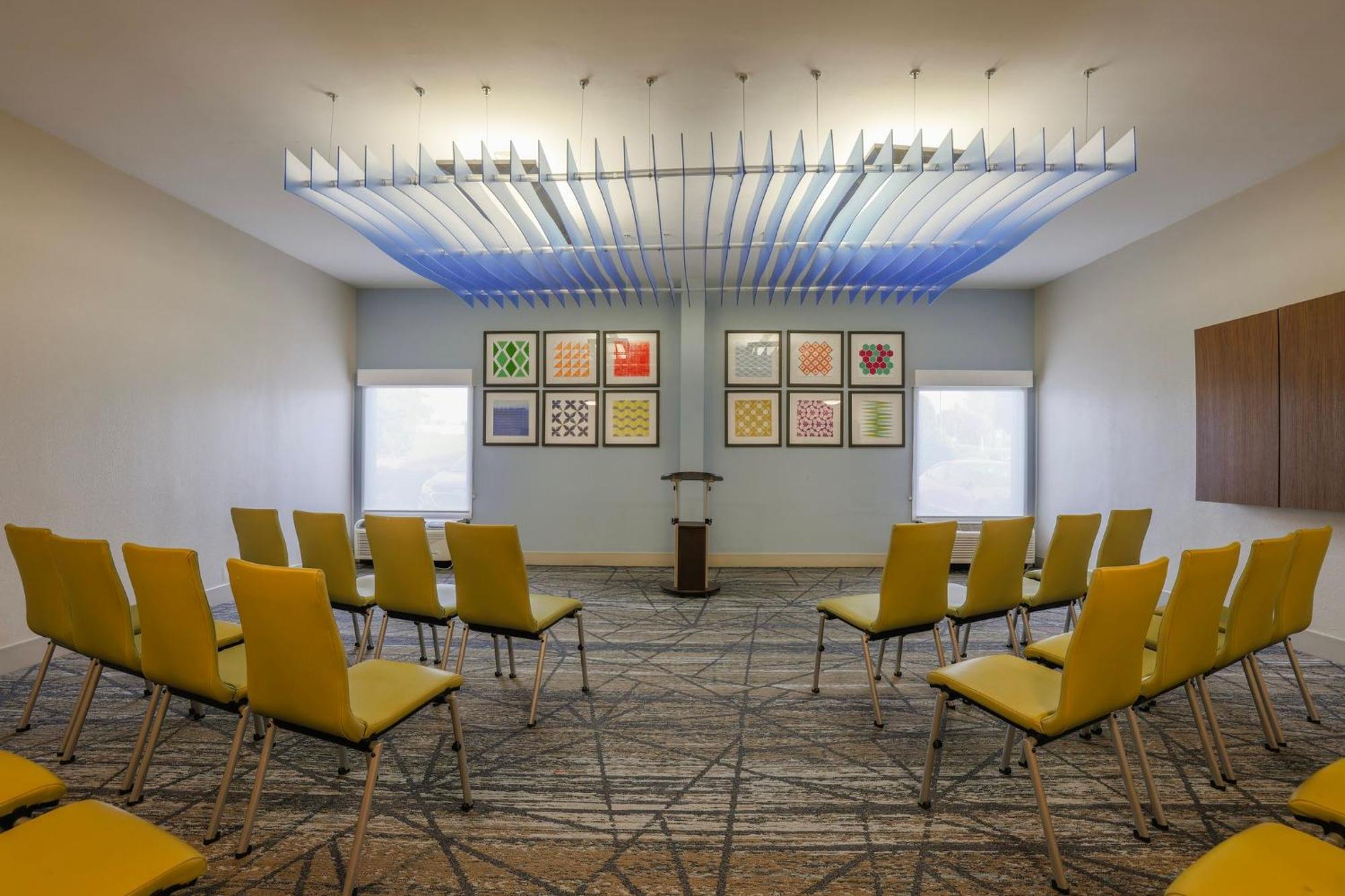 Holiday Inn Express Burlington By Ihg Zewnętrze zdjęcie