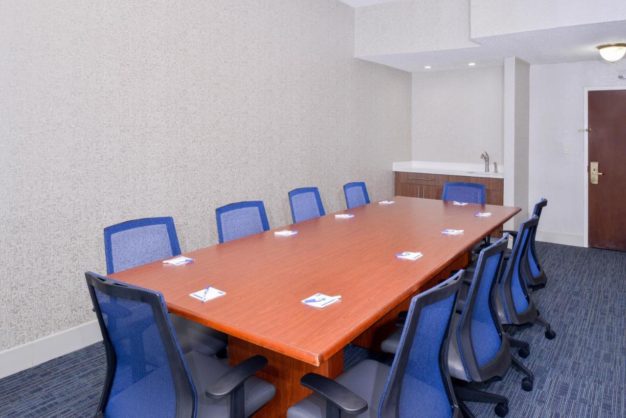 Holiday Inn Express Burlington By Ihg Zewnętrze zdjęcie
