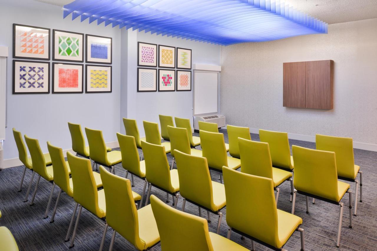 Holiday Inn Express Burlington By Ihg Zewnętrze zdjęcie