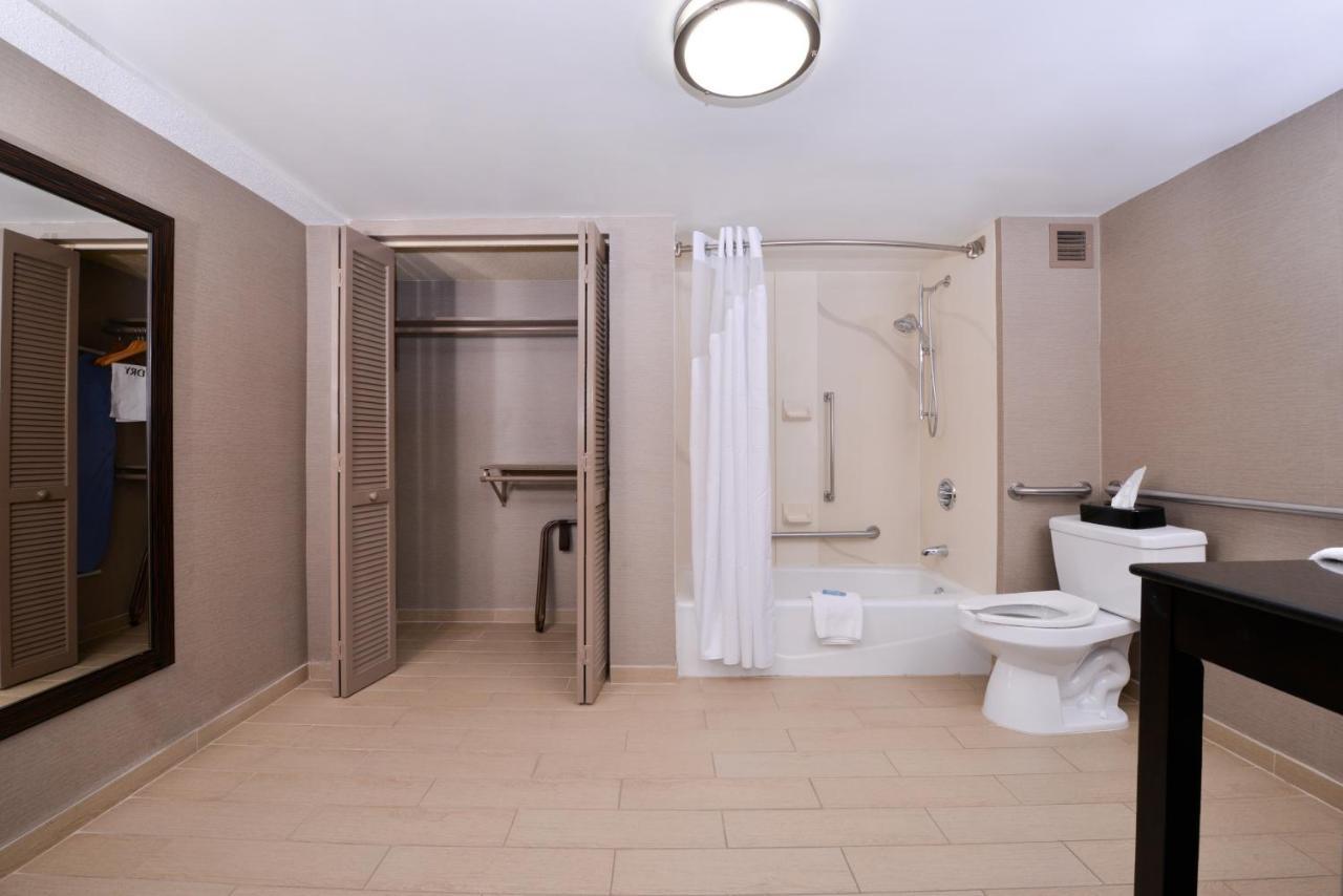 Holiday Inn Express Burlington By Ihg Zewnętrze zdjęcie